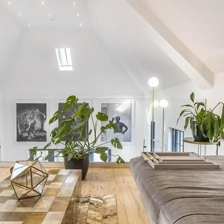 Trimmer Hall Retreat, Historic Meets Chic Holiday home Kew