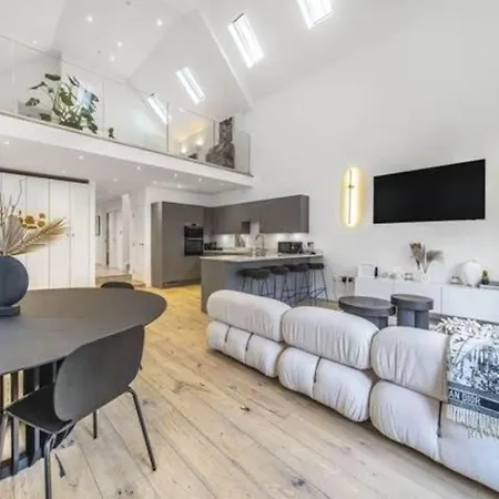 Trimmer Hall Retreat, Historic Meets Chic Holiday home *
