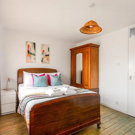 Stylish 3br Mins From Dalston Junction London