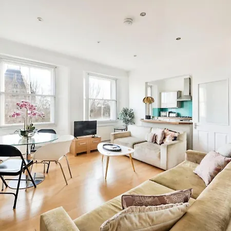 Luxury Kensington With 3 Bedrooms