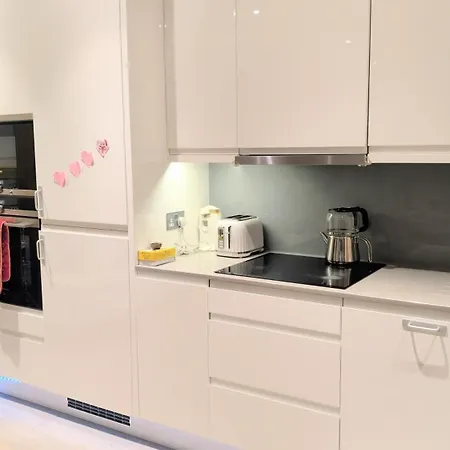Luxury Living- Colindale Garden -double Lodge Edgware