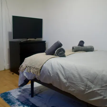 Modern 2-Bed Apartment, 8Min To Stratford Station, Sleeps 6 Apartment