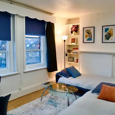 Modern 2-Bed Apartment, 8Min To Stratford Station, Sleeps 6 * London