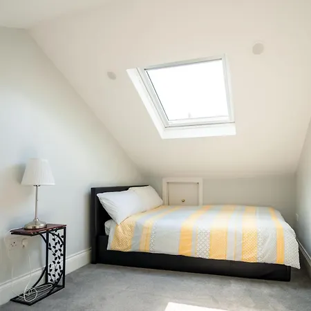 Holiday home Quiet 5 Bed Vauxhall House With Garden And Roof Terrace London
