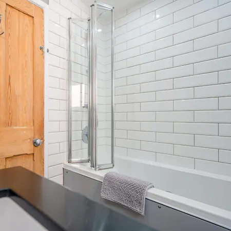 Quiet 5 Bed Vauxhall House With Garden And Roof Terrace * London