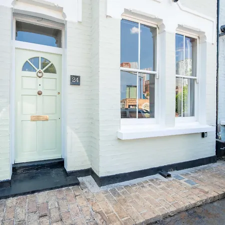 Quiet 5 Bed Vauxhall House With Garden And Roof Terrace
