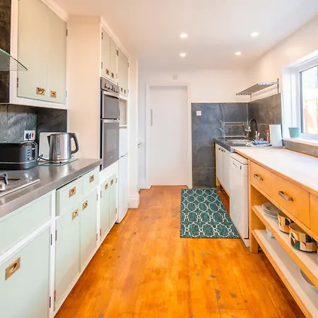 Holiday home Quiet 5 Bed Vauxhall House With Garden And Roof Terrace *