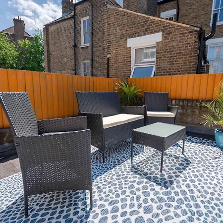 Quiet 5 Bed Vauxhall House With Garden And Roof Terrace Holiday home