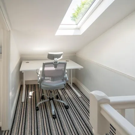 Holiday home Quiet 5 Bed Vauxhall House With Garden And Roof Terrace
