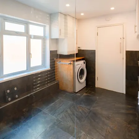 Holiday home Quiet 5 Bed Vauxhall House With Garden And Roof Terrace