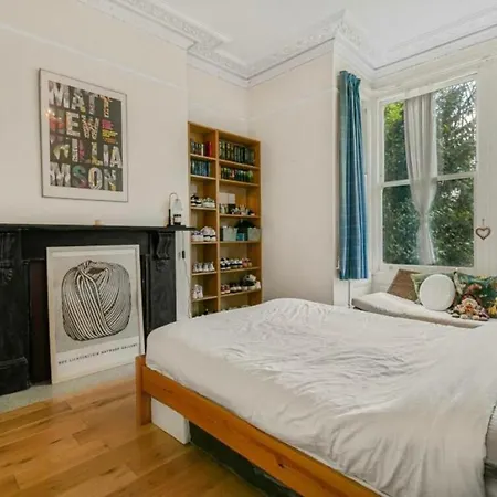 Beautiful Flat In Front Of A Park Baby Friendly