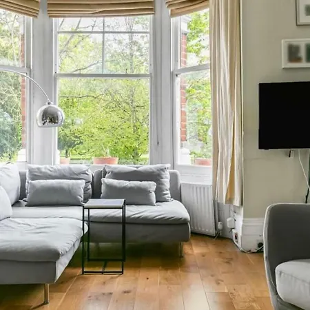 Beautiful Flat In Front Of A Park Baby Friendly Apartment Ealing