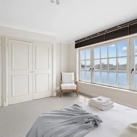 Apartment 4-bedroom In Limehouse *