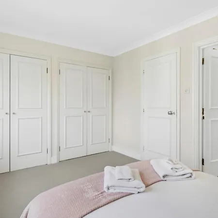 4-bedroom In Limehouse Apartment London