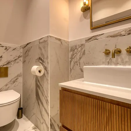 The Carlton Tavern 5* London