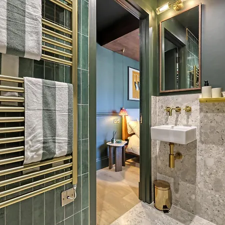 The Carlton Tavern 5* London