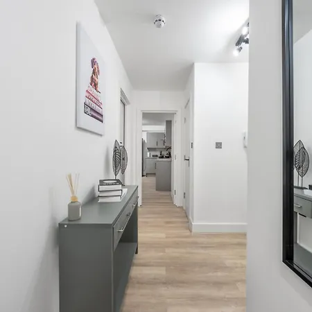 Urban And Trendy Stratford Sleeps 8 Free Parking Wifi *