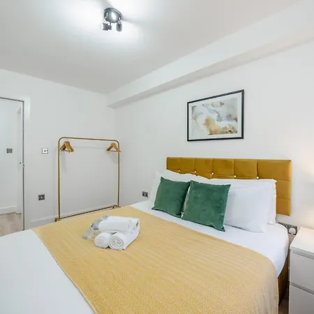 Apartment Urban And Trendy Stratford Sleeps 8 Free Parking Wifi London