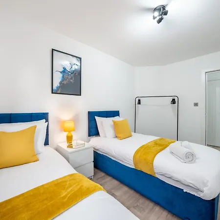 Urban And Trendy Stratford Sleeps 8 Free Parking Wifi Apartment *