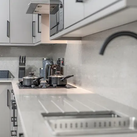 Urban And Trendy Stratford Sleeps 8 Free Parking Wifi *