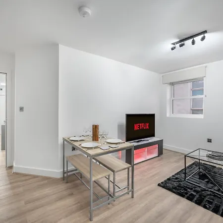 Urban And Trendy Stratford Sleeps 8 Free Parking Wifi Apartment *