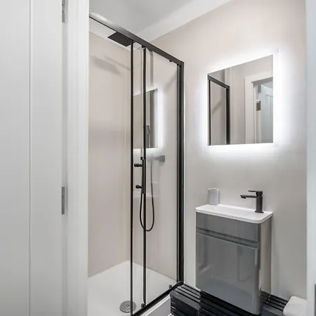 Urban And Trendy Stratford Sleeps 8 Free Parking Wifi London