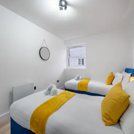 Urban And Trendy Stratford Sleeps 8 Free Parking Wifi Apartment *