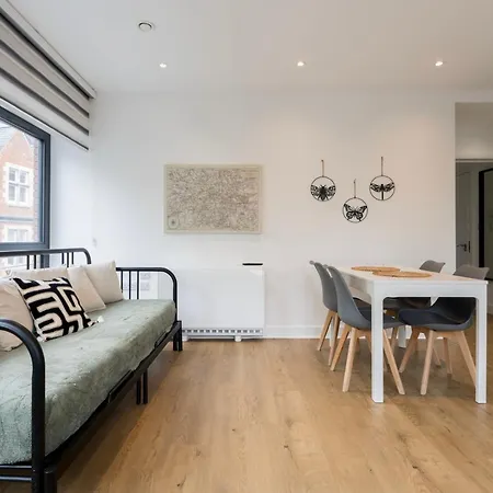 Stylish Modern By Aldgate East Station 4