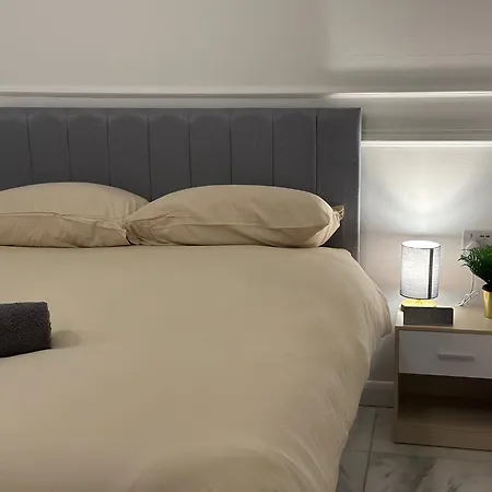 34 Hotel *