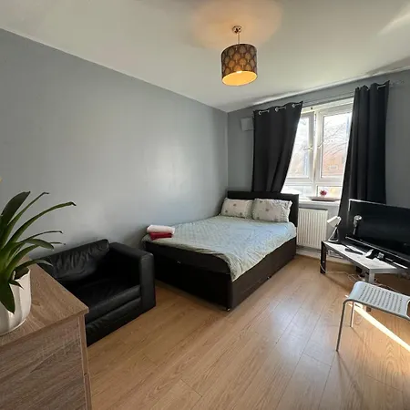1 Bedroom Beautiful Flat In Whitechapel, Apartment *