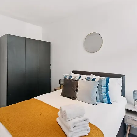 Modern 2br With Lift Access Prime Location *