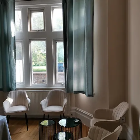 Ax 1 Bed & Breakfast London