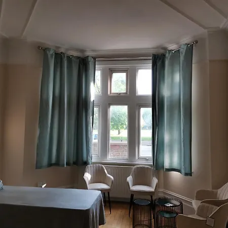 Bed & Breakfast Ax 1 London