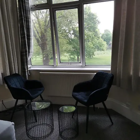 Ax 1 Bed & Breakfast London