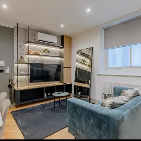 Sleek Flat In The Heart Of Earls Court