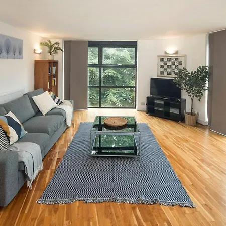 Superfast Broadband 2bd Flat Farringdon *