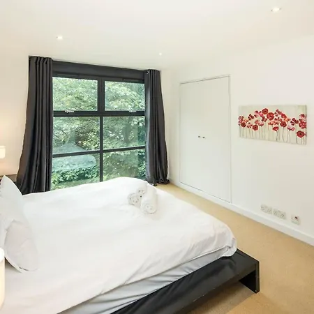 Superfast Broadband 2bd Flat Farringdon *
