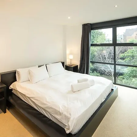 Superfast Broadband 2bd Flat Farringdon