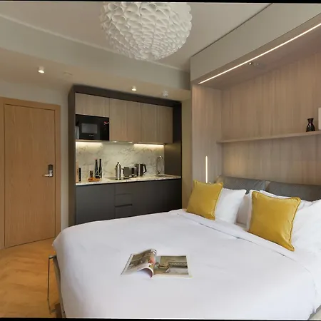 South Kensington By D'montrio London