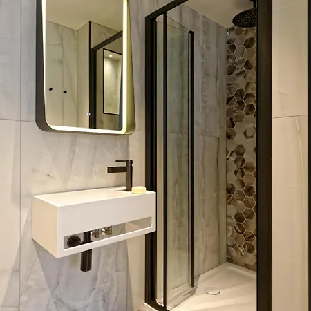 South Kensington By D'montrio London
