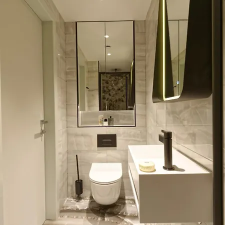 South Kensington By D'montrio London