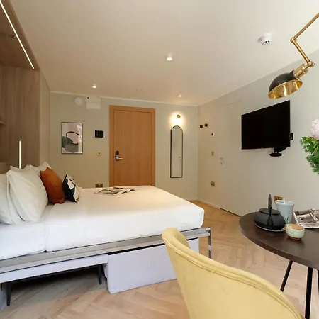 South Kensington By D'montrio London