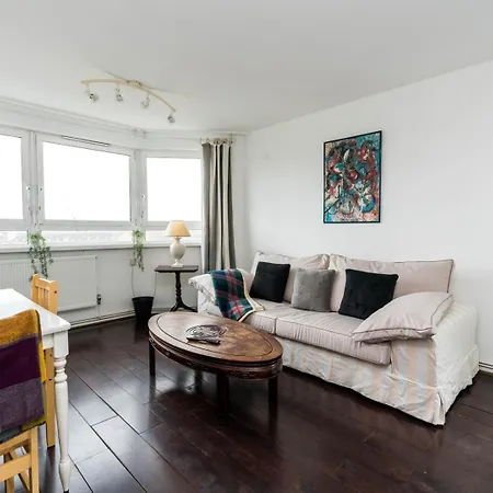 A Skyhigh For 2 In Vauxhall Apartment *