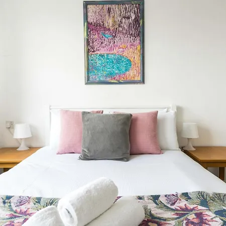A Skyhigh For 2 In Vauxhall Apartment London