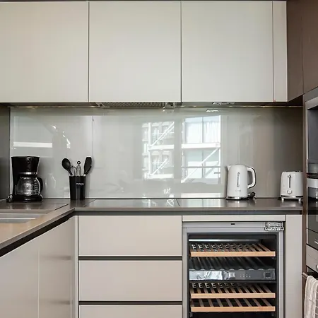 2 Bed Flat Big Ben View