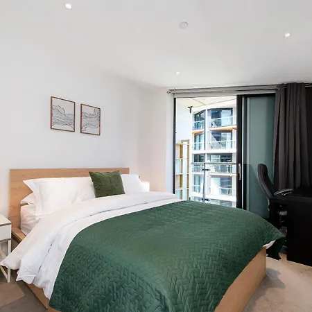2 Bed Flat Big Ben View