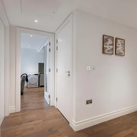 2 Bed Flat Big Ben View * ロンドン