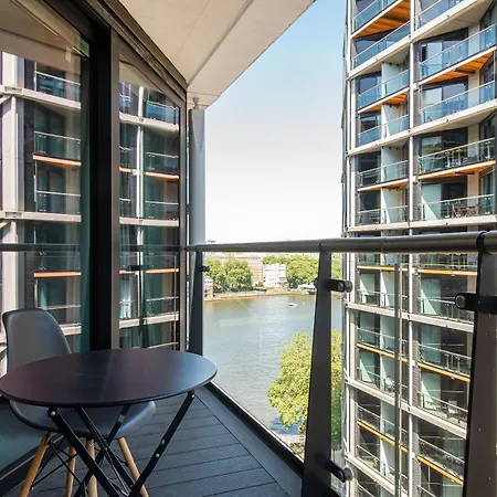 2 Bed Flat Big Ben View * ロンドン
