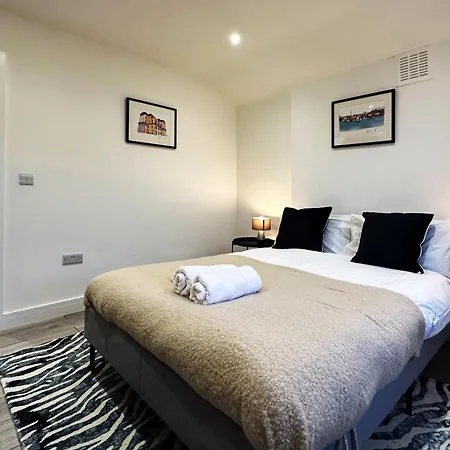 Evelyn's Place Hosted By Airoperate Apartment London