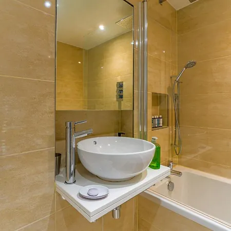 Peaceful 1br In Ariana Apartment London